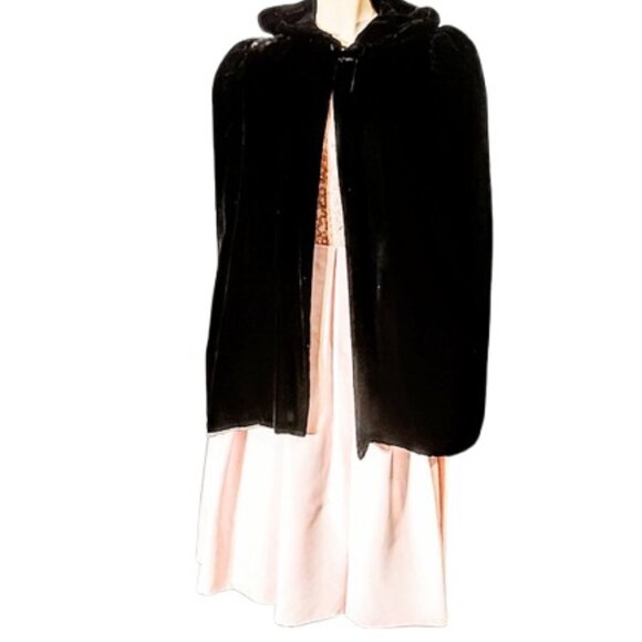 1930s True Deco Vintage Black Real Velvet Shorter Evening Cape With A Hood - Picture 5 of 15